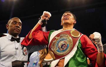 Espinosa-Sanchez for the WBO title on June 21