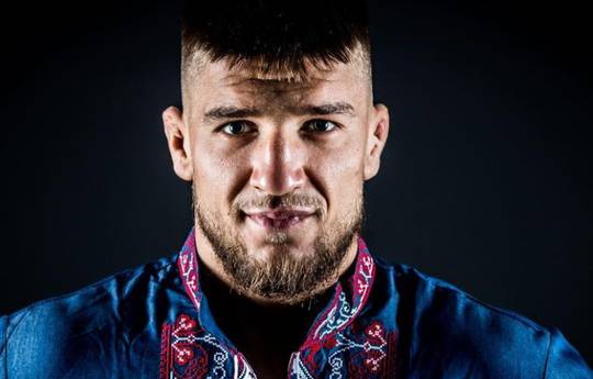 El campeón de Bellator, Amosov, felicitó a Ucrania por el Día de la Independencia