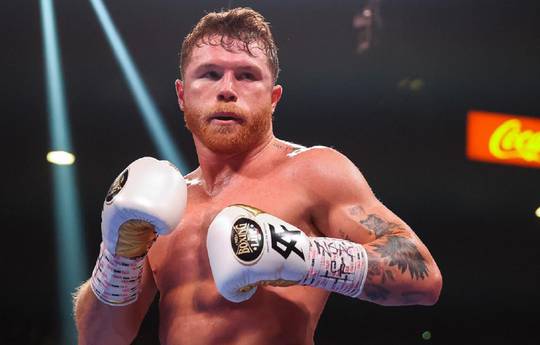 Canelo may pick Benavidez over Crawford for money