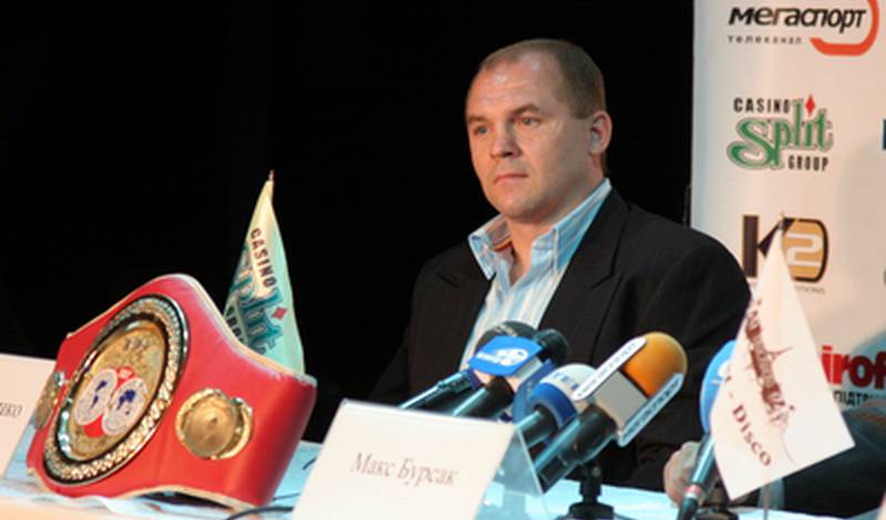 Тренер Макса Бурсака Сергей Гордиенко на пресс-конференции в Киеве