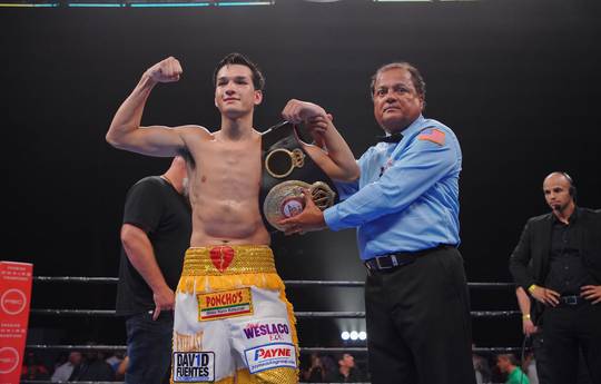 Figueroa knocks Chacon out, defends WBA belt (video)