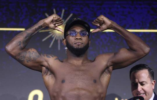 Адамес победил Уильямса, защитил титул WBC