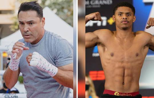 Oscar De La Hoya Compares Rising Star to Floyd Mayweather: "He's Got That Same Gift"