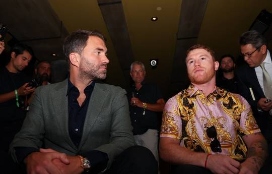 Hearn: Trainer Canelo bat mich um einen Rückkampf gegen Bivol