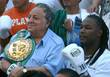 Леннокс Льюис с президентом WBC Хосе Сулейманом