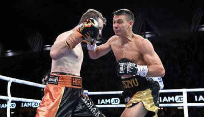 Tszyu forces Horn to retire