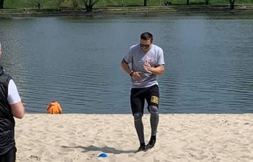 Usyk works out on the beach