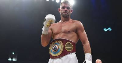 Saunders postpones a fight with Murray because of an injury again