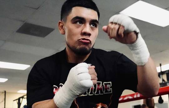 What time is Rafael Espinoza vs Edward Vazquez tonight? Ringwalks, schedule, streaming links