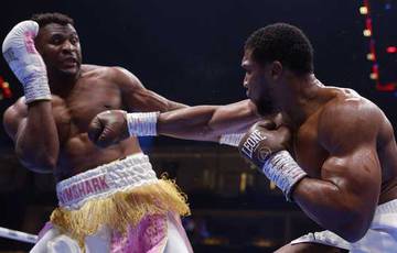 Hearn a qualifié la victoire de Joshua sur Ngannou de meilleur KO depuis l'avènement de la boxe.