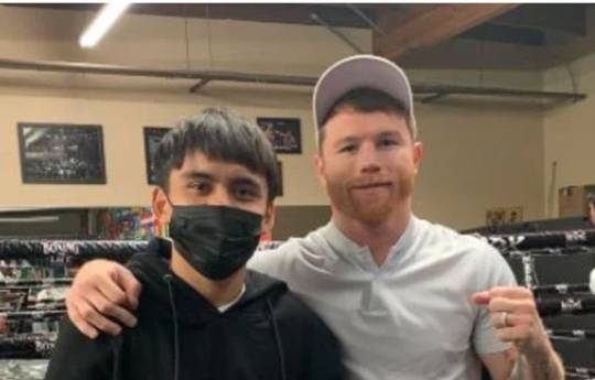 Vídeo do dia: Canelo e Reynoso dão aulas de boxe ao filho de Pacquiao