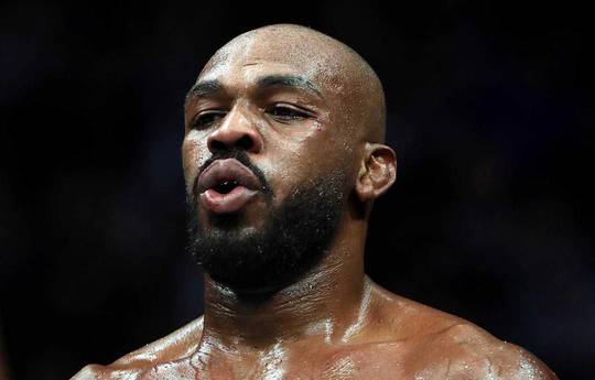 Cormier explicou por que Jones concordaria em lutar contra Aspinall
