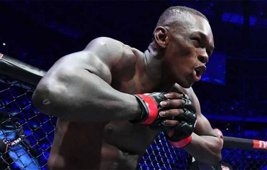 Adesanya stemt voorlopig in met gevecht tegen Du Plessis op UFC 300