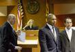 Майк Тайсон покидает здание суда в Аризоне вместе со своими двумя представителями
