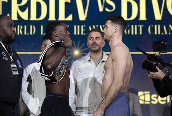 Wann findet heute Abend der Kampf Joshua Buatsi gegen Callum Smith statt? Ringwalks, Zeitplan, Streaming-Links