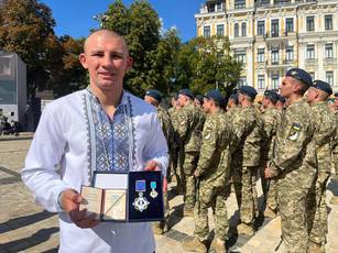 Khizhnyak recebeu a Ordem de Yaroslav, o Sábio