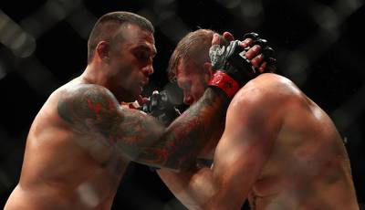 Werdum gets no trouble with Tybura (video)