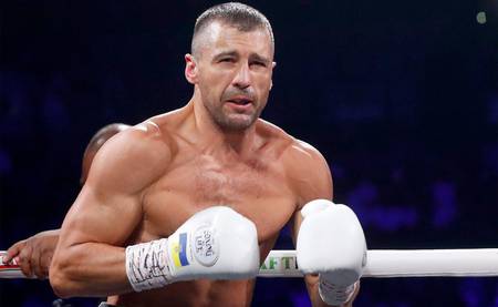Gvozdik met Jorniman Holloway KO au troisième round - video