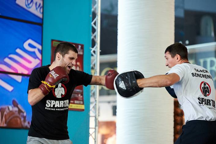 Участники вечера бокса 2 октября в Киеве провели открытую тренировку (фото)
