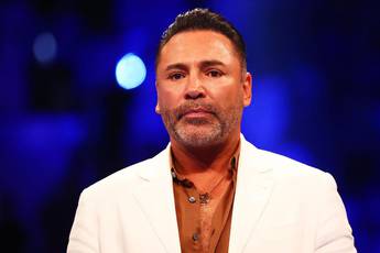 Oscar De La Hoya planeia "dar duro" contra Canelo