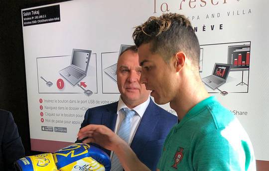 Cristiano Ronaldo received a gift from Lomachenko