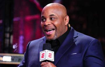 Cormier is attracted to Du Plessis' fight with Adesanya