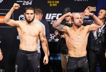 Махачев и Волкановски прошли взвешивание перед боем на UFC 284 (видео)