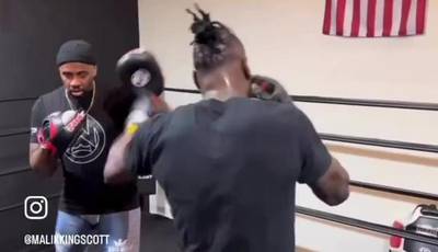 Deontay Wilder showed how he works on his paws
