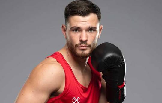 What time is Deniel Krotter vs Serge Ambomo tonight? Ringwalks, schedule, streaming links