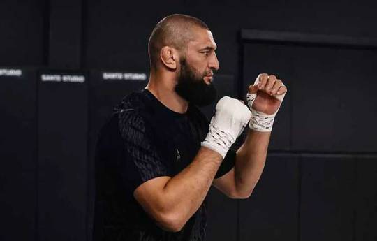 Khamzat Chimaev Fires Back at Conor McGregor Over Title Claim