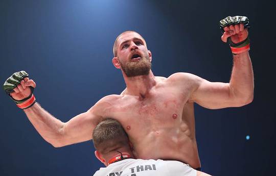 Чемпион Rizin подписал контракт с UFC
