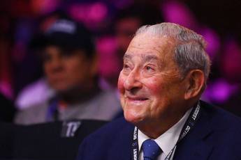 Bob Arum se pronunció sobre la posible pelea entre Davis y Stevenson