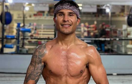 Cómo ver Murodjon Akhmadaliev vs Ricardo Espinoza - Live Stream & TV Channels