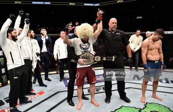 Nurmagomedov is the new UFC lightweight champion (video)