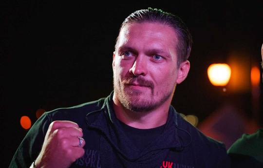 Усик розкрив, через скільки боїв завершить кар'єру: «Не збираюся висіти в ринзі до останнього»