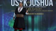 Usyk llegó a la conferencia de prensa en forma de cosaco (foto + video)