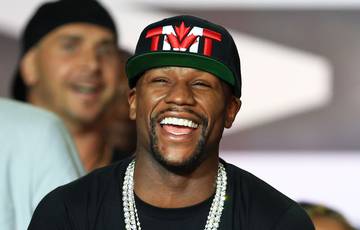 Mayweather: Davis is not afraid of Lomachenko