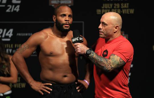Cormier: Volkov is a good fighter, but it's easy to transfer him to the ground