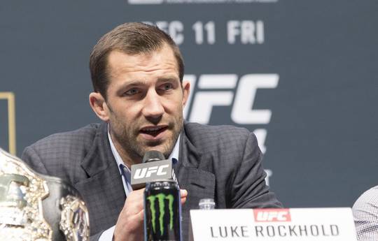 Рокхолд: «В среднем дивизионе UFC следует разыграть временный пояс»