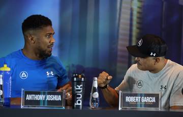 Garcia: "Joshua won't be able to outbox Usyk, but we won't put up a fight either"
