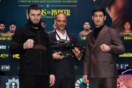 Bivol y Beterbiev intercambian comentarios antes de la revancha