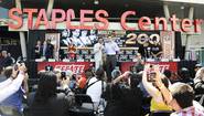 Шейн Мозли и Сержио Мора на пресс-конференции в Лос-Анджелесе
