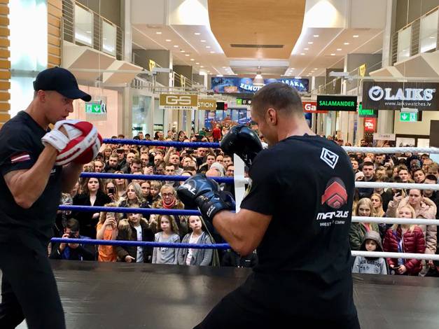 Usyk and Briedis at media workout (photos)