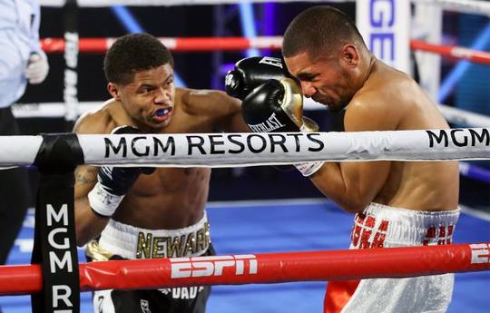 Stevenson stops Caraballo (photos)