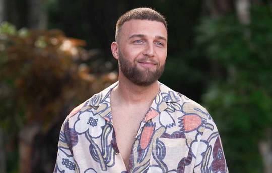 Ex-Dschungelkönig Filip Pavlovic wagt den Schritt in den Boxring – MMA für 2026 im Blick