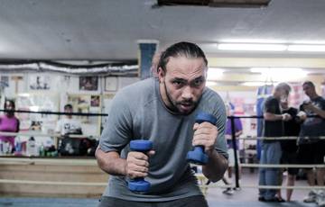 Keith Thurman prepares for a fight against Pacquiao (video)