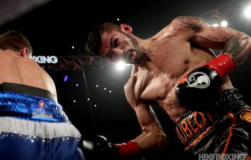 Linares defeats Campbell by split decision