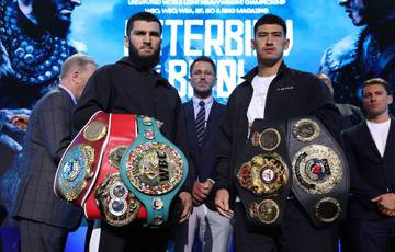 Arum hizo una predicción acertada para el combate entre Beterbiev y Bivol