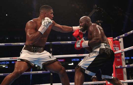 Joshua takes care of Takam in 10th (photo)