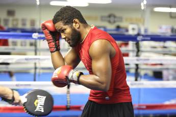 Felix Diaz accuses Terence Crawford of taking easy fights